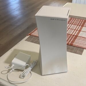 Gryphon Tower Super-Fast Mesh WiFi Router in like new condition. Home coverage!